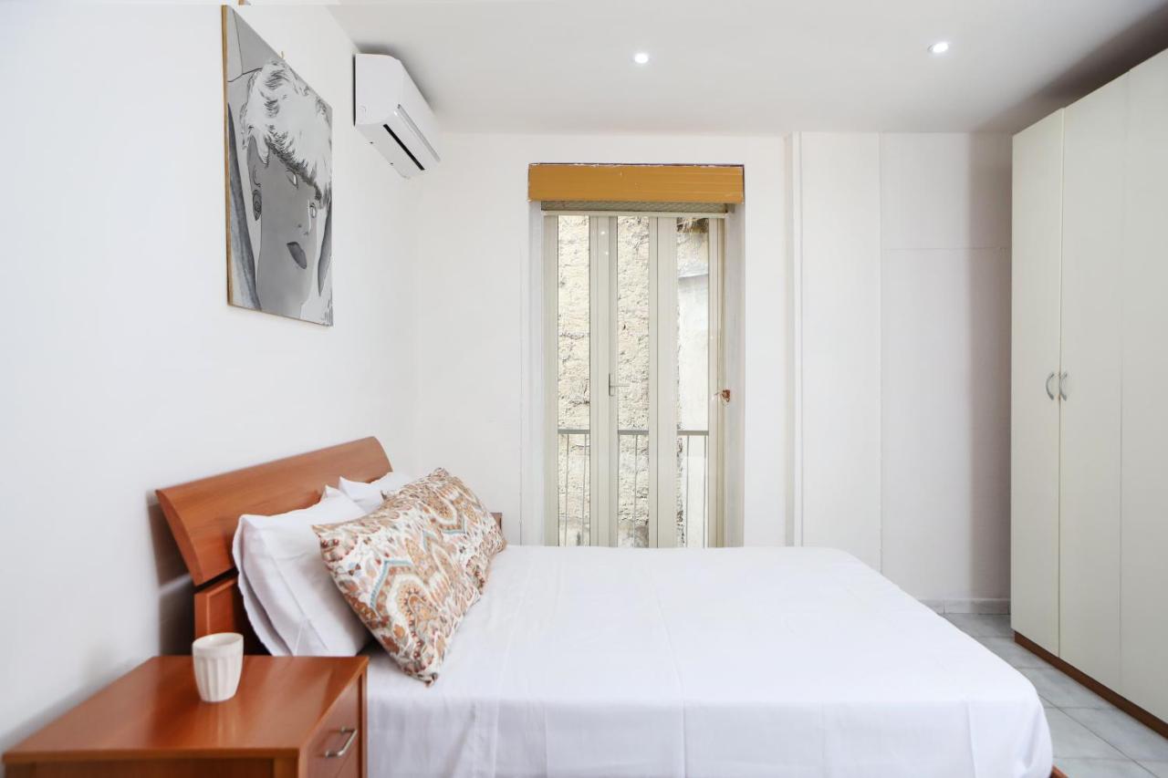 Napoli Centrale Budget Apartment Exterior foto